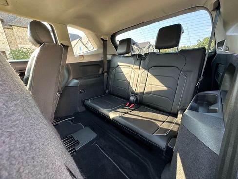 Used 2018 Volkswagen Tiguan SEL Premium image 18