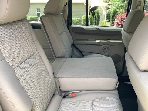 Used 2008 Jeep Commander Sport image 14