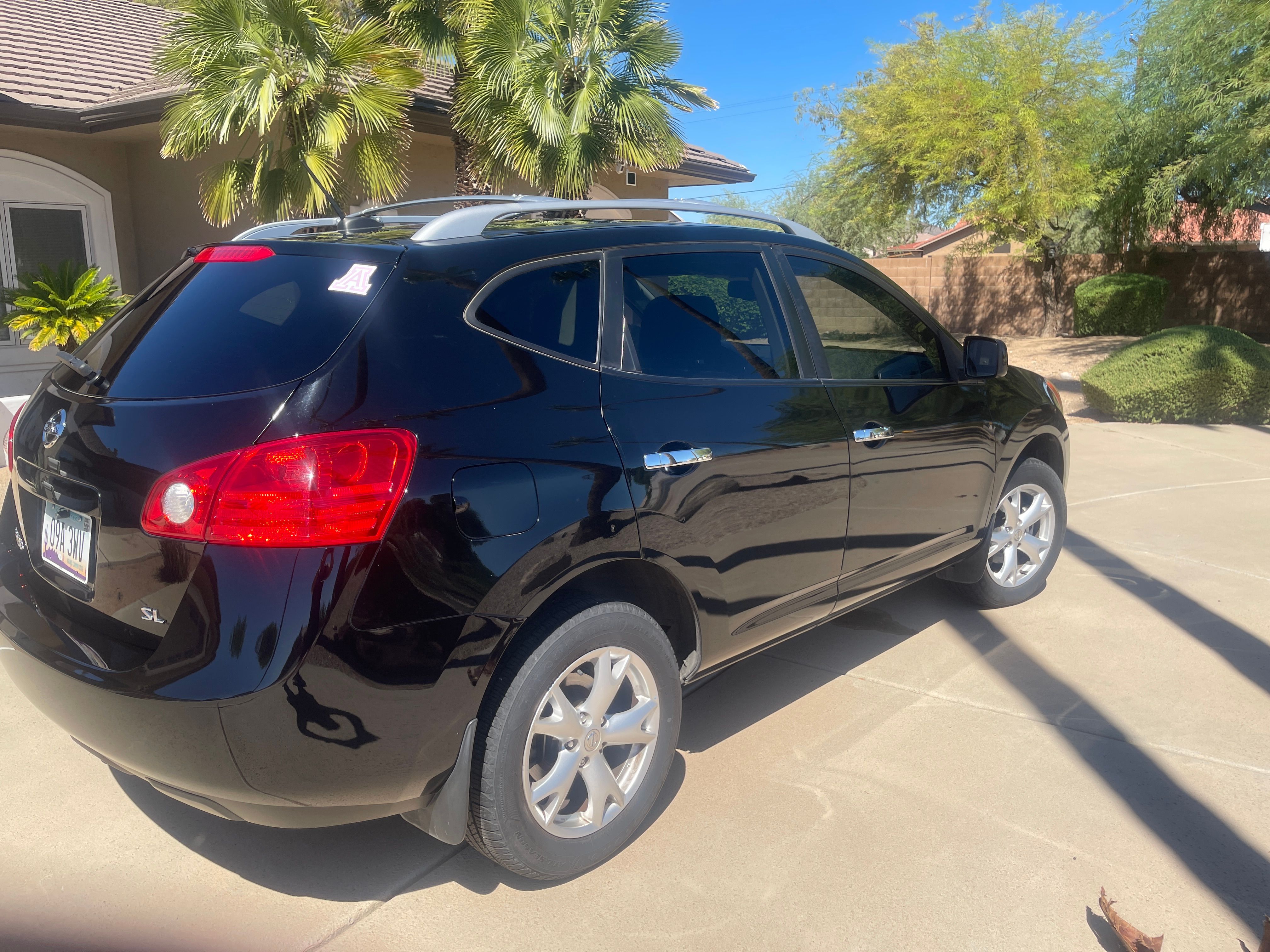 Used 2010 Nissan Rogue SL w/ Leather Pkg FWD image 2