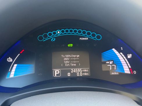 Used 2012 Nissan Leaf SL image 16