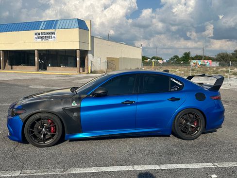 Used 2018 Alfa Romeo Giulia Quadrifoglio w/ Driver Assist Dynamic Package image 5