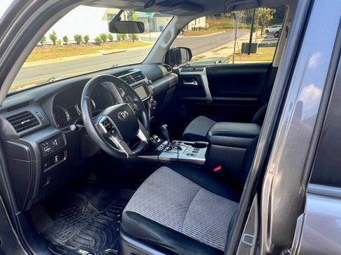 Used 2015 Toyota 4Runner SR5 image 9