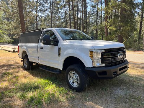 Used 2018 Ford F250 XL w/ Power Equipment Group AWD/4WD image 4