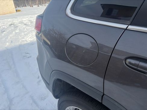 Used 2019 Jeep Cherokee Latitude Plus image 4