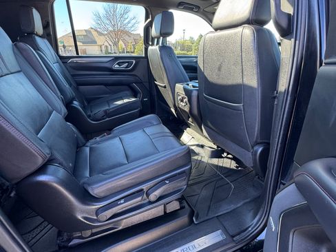 Used 2022 Chevrolet Suburban RST w/ Luxury Package image 25