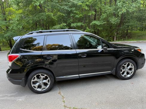 Used 2017 Subaru Forester 2.5i Touring AWD/4WD image 4