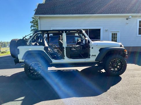 Used 2024 Jeep Wrangler Unlimited Sport image 17