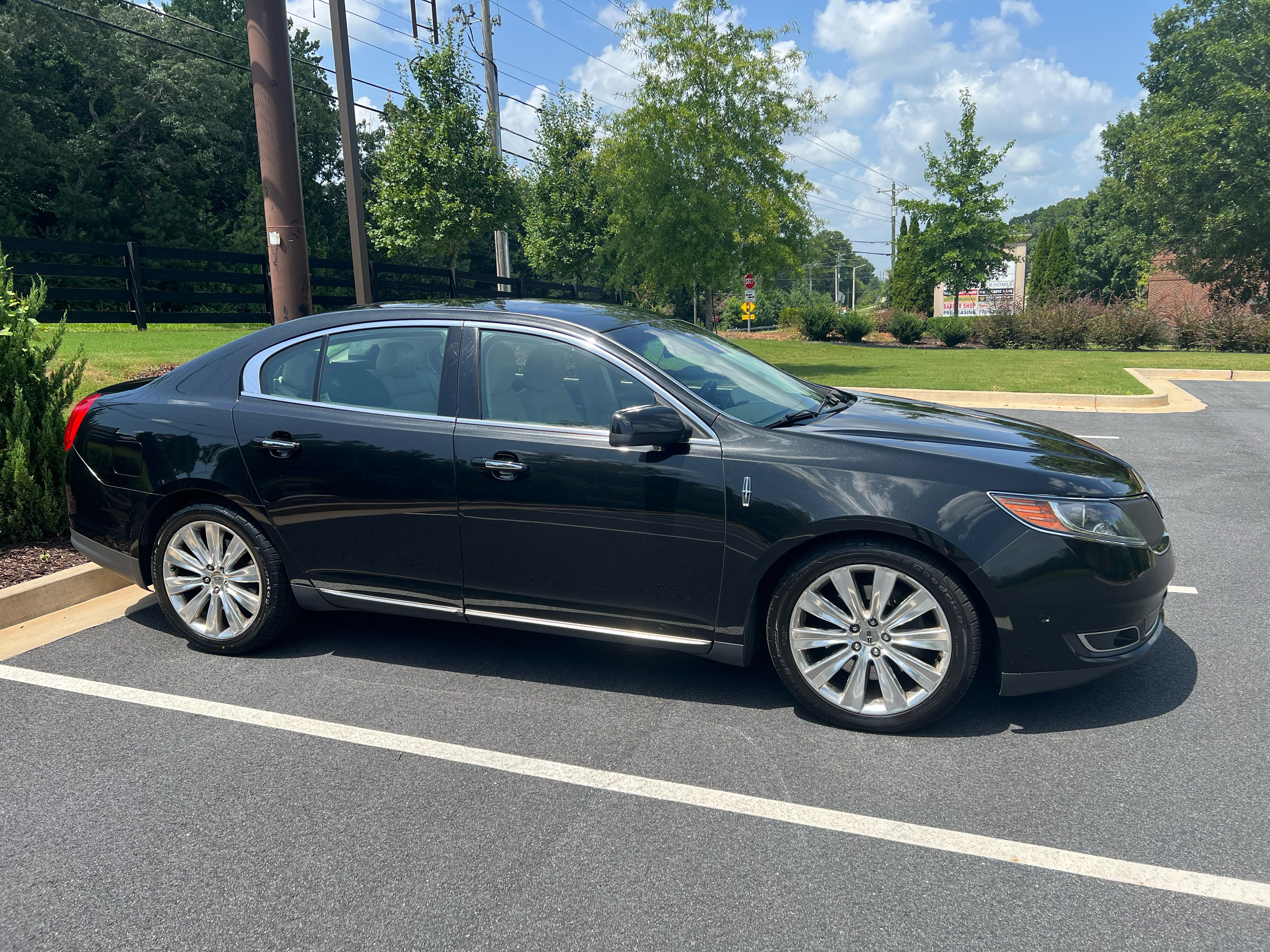 Used 2013 Lincoln MKS AWD image 1