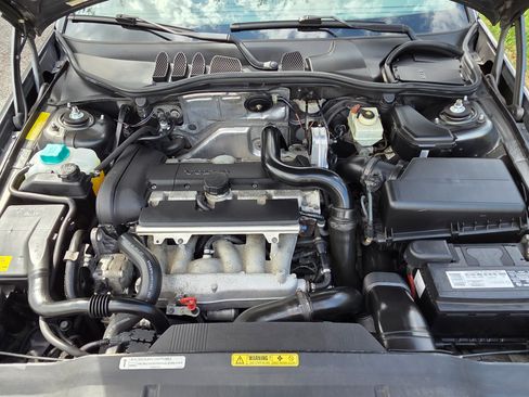 Used 2004 Volvo C70 LT image 15