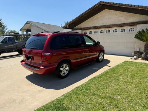 Used 2006 Dodge Caravan SXT w/ Popular Equipment Group I FWD image 4