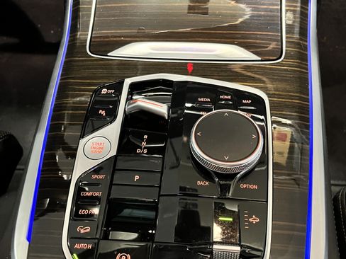 Used 2024 BMW X7 xDrive40i w/ Premium Package image 17