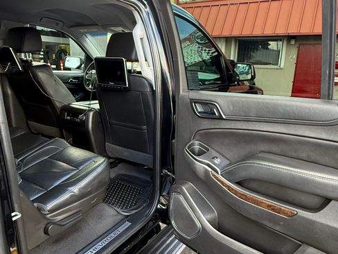 Used 2020 Chevrolet Suburban LT RWD image 14