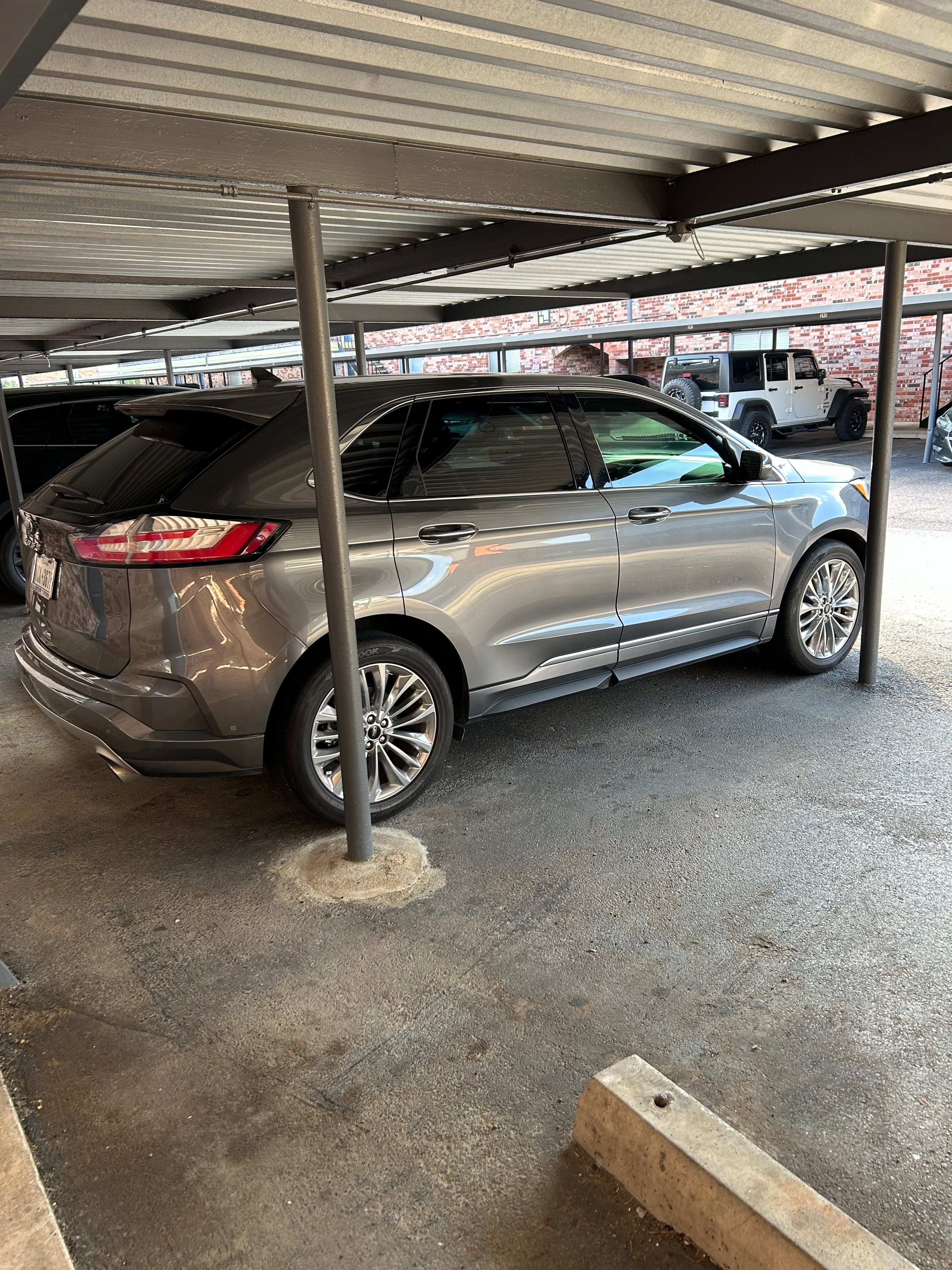 Used 2021 Ford Edge Titanium w/ Equipment Group 301A FWD image 2