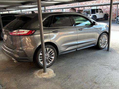 Used 2021 Ford Edge Titanium w/ Equipment Group 301A FWD image 2