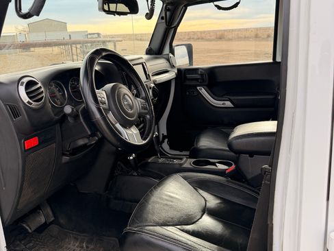 Used 2014 Jeep Wrangler Unlimited Rubicon image 8