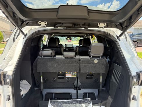 Used 2025 Toyota Sienna XSE w/ XSE Plus Package FWD image 21