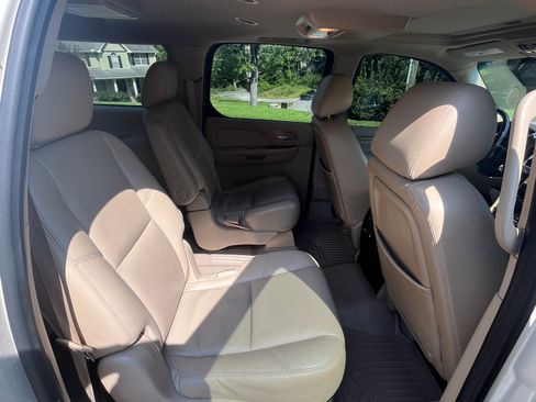 Used 2013 Cadillac Escalade ESV Premium AWD/4WD image 8