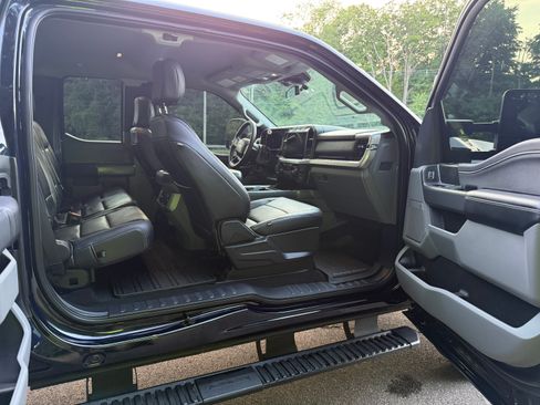 Used 2024 Ford F250 XLT w/ XLT Premium Package AWD/4WD image 14
