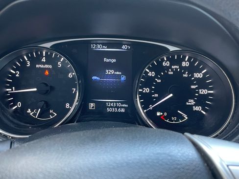 Used 2016 Nissan Rogue SV image 4