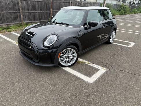 Used 2024 MINI Cooper SE FWD image 1