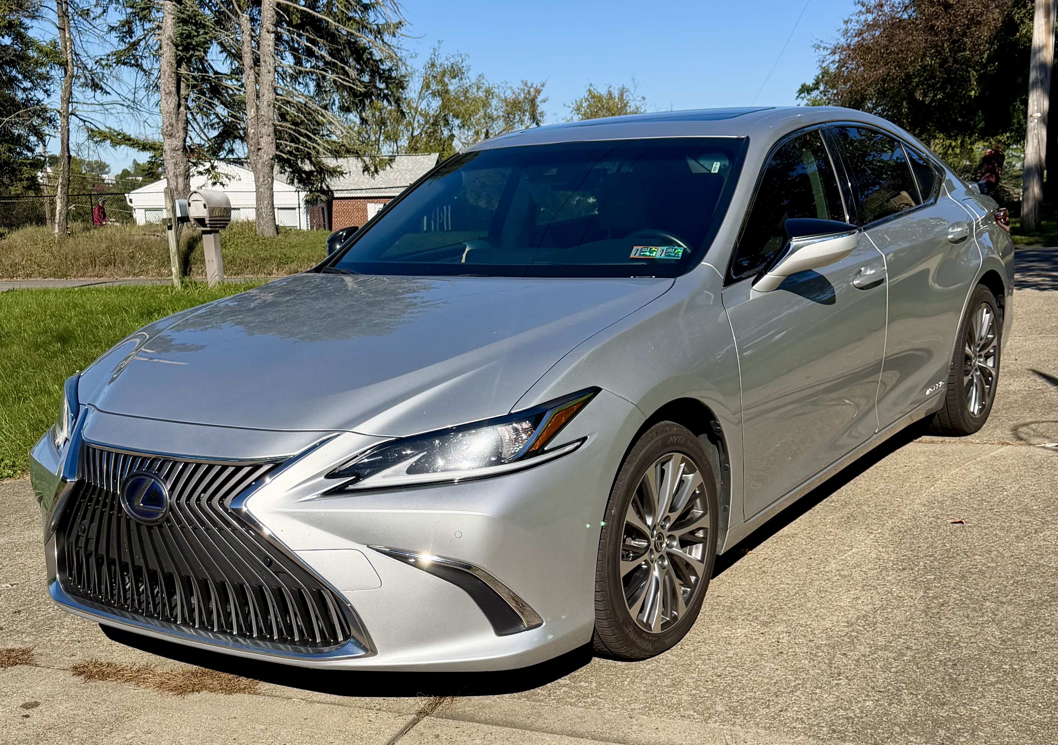 Used 2019 Lexus ES 300h FWD image 1