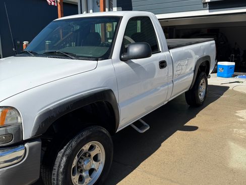 Used 2004 GMC Sierra 2500 W/T RWD image 4