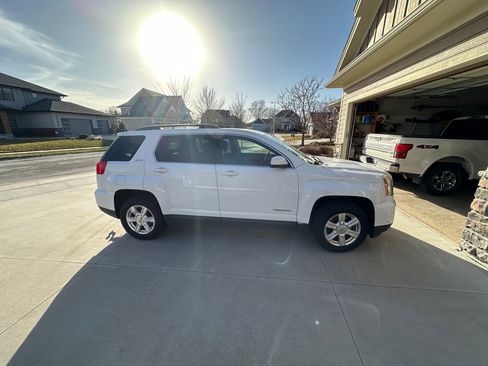 Used 2016 GMC Terrain SLE w/ Convenience Package image 2