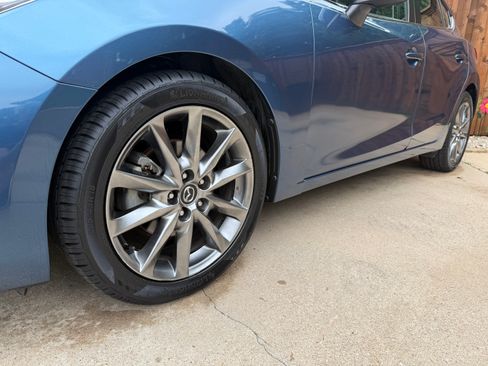 Used 2018 MAZDA MAZDA3 Grand Touring FWD image 2