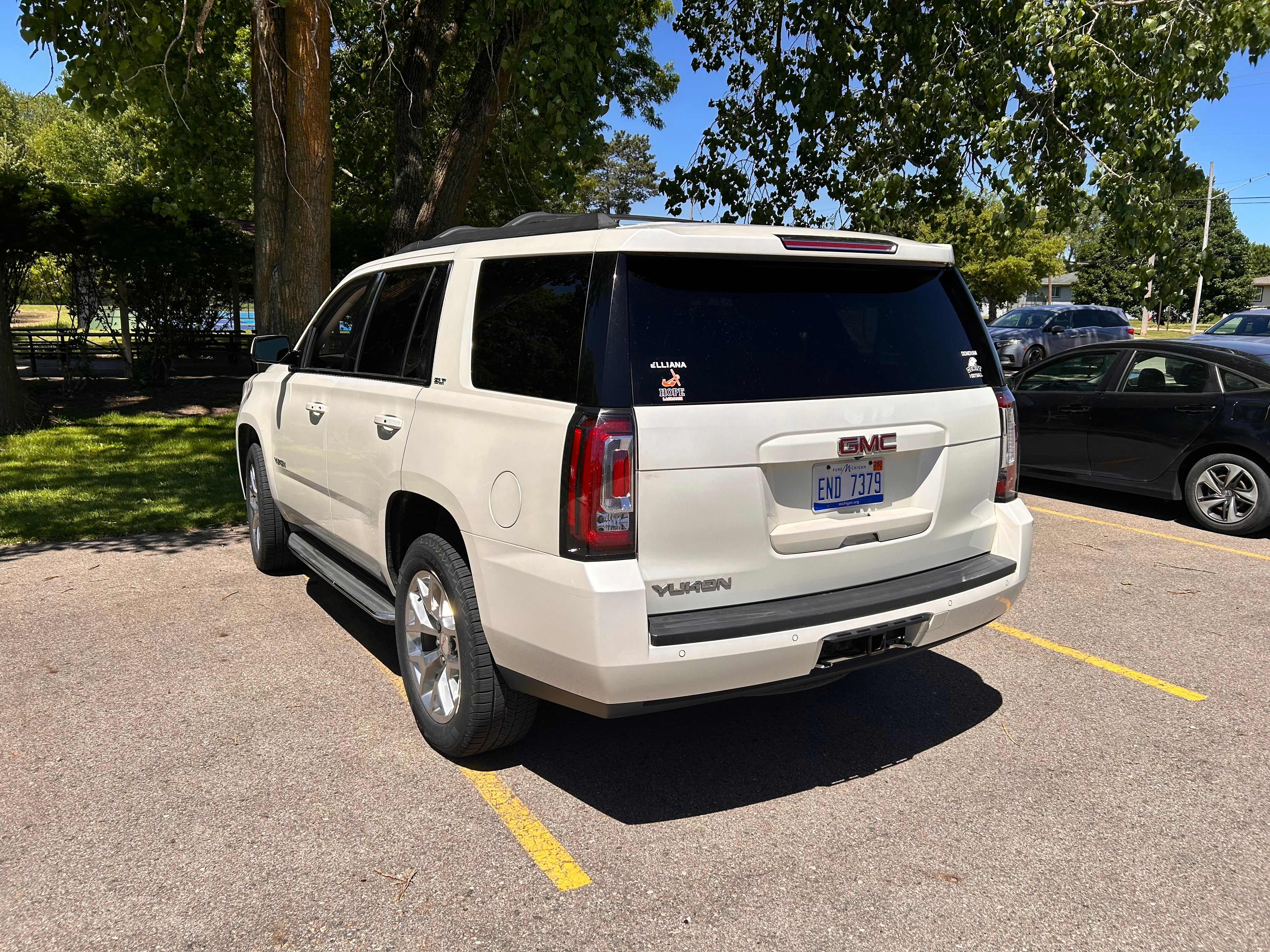 Used 2015 GMC Yukon SLT w/ Open Road Package AWD/4WD image 2