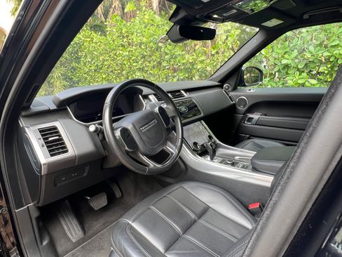 Used 2019 Land Rover Range Rover Sport SE image 10