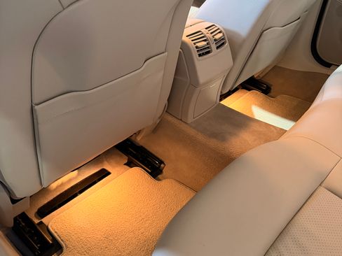 Used 2015 Mercedes-Benz E 350 E 350 4MATIC Sedan 4D image 17