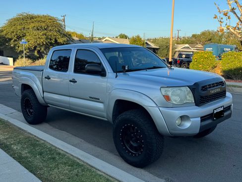 Used 2006 Toyota Tacoma PreRunner image 1