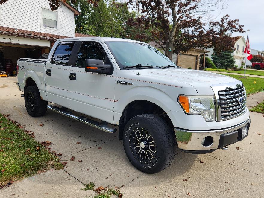 Used 2011 Ford F150 XLT w/ XLT Chrome Pkg AWD/4WD image 8