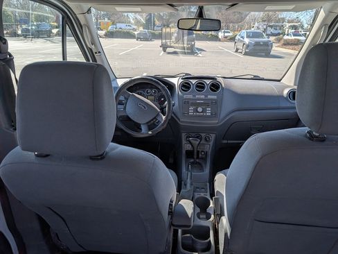 Used 2011 Ford Transit Connect XLT Premium image 9