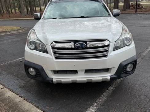 Used 2013 Subaru Outback 3.6R Limited w/ Special Appearance Pkg image 8