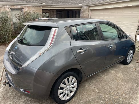 Used 2017 Nissan Leaf S image 10