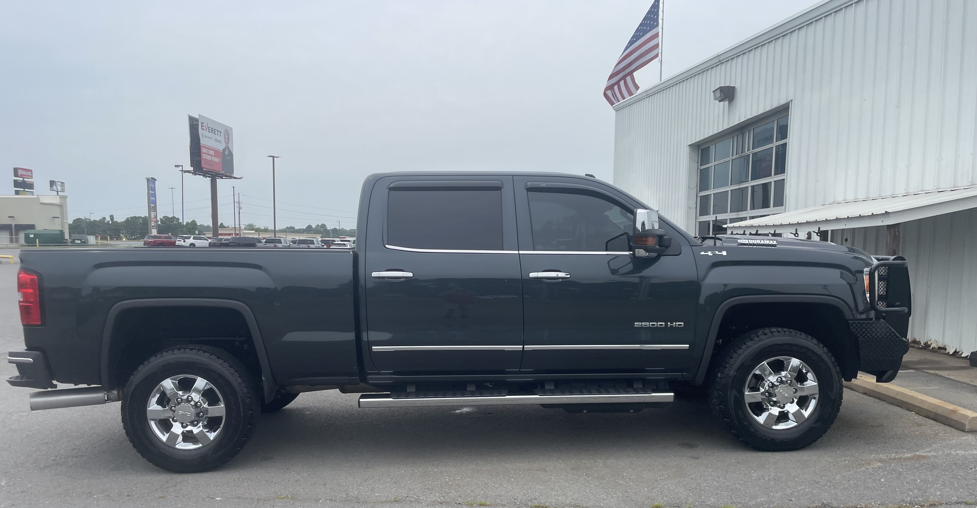Used 2018 GMC Sierra 2500 SLT w/ Duramax Plus Package AWD/4WD image 4
