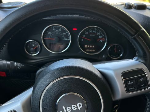 Used 2015 Jeep Wrangler Unlimited Rubicon AWD/4WD image 17