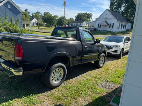 Used 2003 Ford F150 XLT AWD/4WD image 2