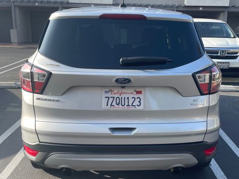 Used 2017 Ford Escape SE FWD image 5