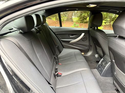 Used 2017 BMW 320i xDrive Sedan AWD/4WD image 9