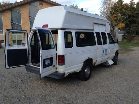 Used 2006 Ford E-350 and Econoline 350 Extended Super Duty image 17