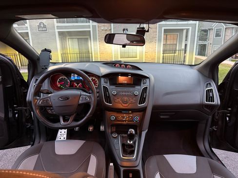 Used 2017 Ford Focus ST image 13