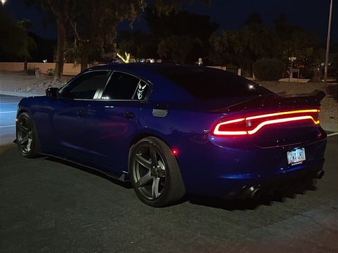 Used 2018 Dodge Charger SXT w/ Blacktop Package RWD image 6