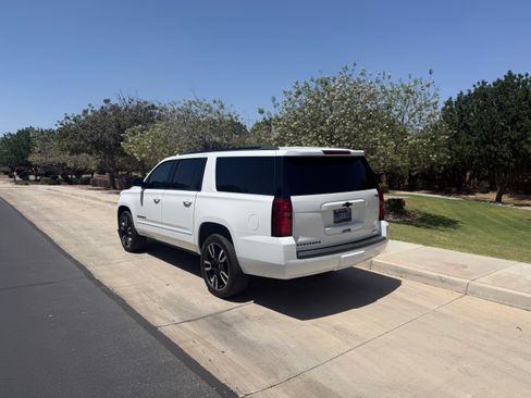 Used 2020 Chevrolet Suburban Premier w/ Premier 6.2L Value Package AWD/4WD image 9