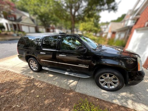 Used 2009 GMC Yukon XL Denali image 8
