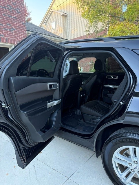 Used 2020 Ford Explorer XLT w/ Comfort Package AWD/4WD image 9