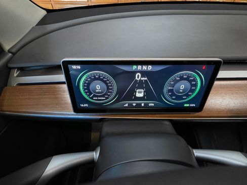 Used 2022 Tesla Model Y Performance image 16