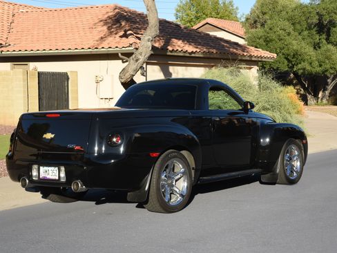 Used 2005 Chevrolet SSR w/ Preferred Equipment Group image 16