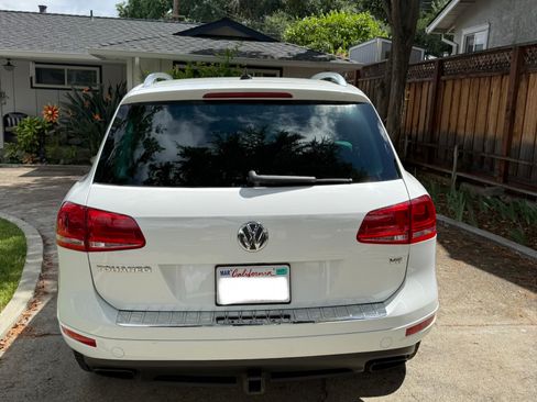 Used 2014 Volkswagen Touareg Sport image 13